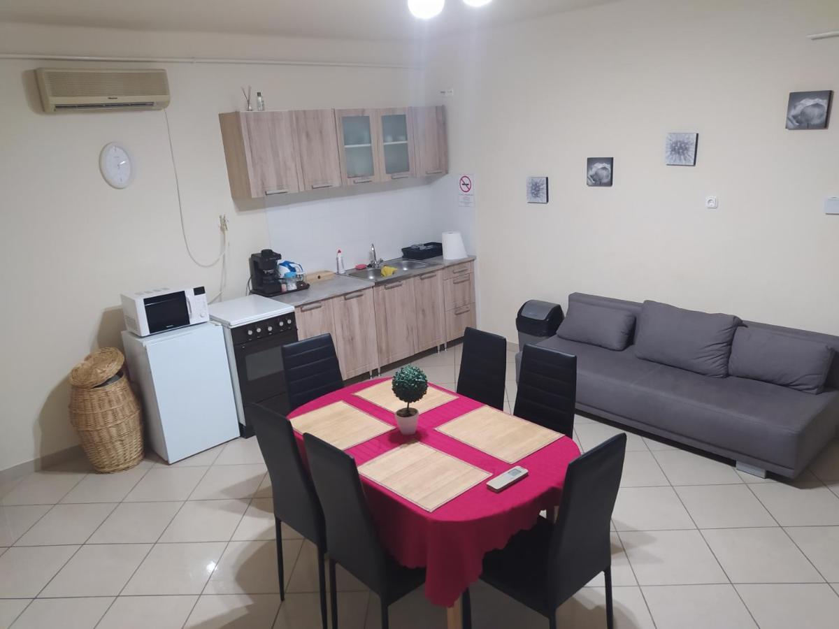 Pingpong Apartman Soltvadkert Exterior foto